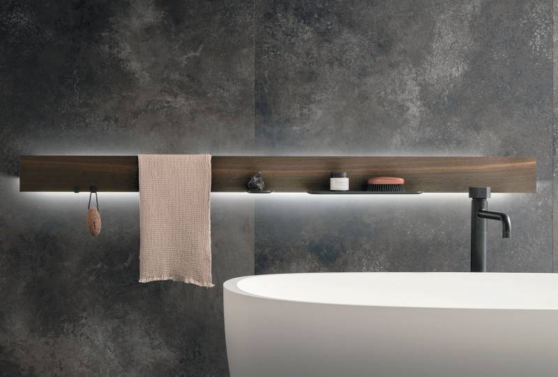 Salle de bain haut de gamme italienne, étagère design personnalisable chez Showroom443 à Nîmes dans le Gard
