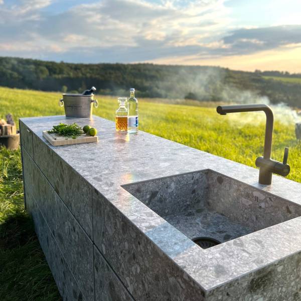 Cuisine extérieure toute équipée haut de gamme pour vos moments de détente à Nîmes près de Montpellier