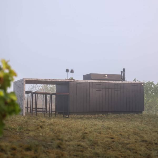 Cuisine extérieure toute équipée haut de gamme pour vos moments de détente chez Showroom443 près de Montpellier