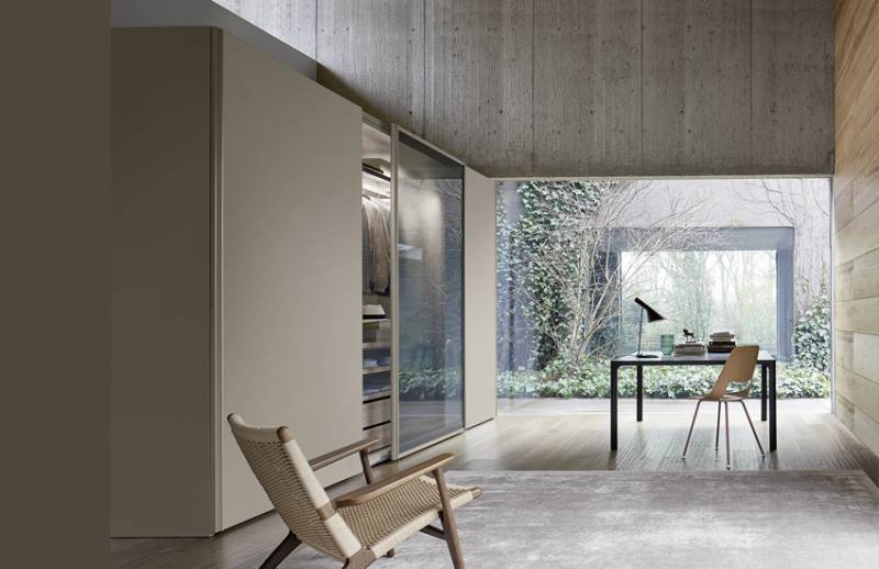 Dressing fermé avec portes coulissantes vitrées San giacomo sur Nîmes dans le Gard