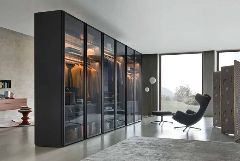 Installer un dressing noir sur mesure de qualité et pas cher avec portes battantes sur Nîmes à proximité de Lunel