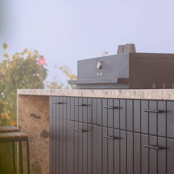 Cuisine extérieure toute équipée haut de gamme pour vos moments de détente chez Showroom443 