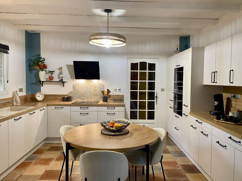 Rénovation complète d’une cuisine rustique en cuisine moderne sur-mesure proche d’Alès