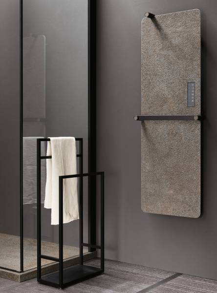 Salle de bain haut de gamme italienne, chauffe serviettes en céramique chez Showroom443 à Nîmes dans le Gard