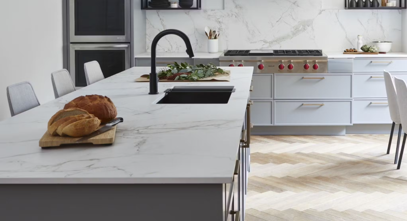 Votre cuisine design avec les nouveaux coloris de plans de travail en Dekton chez Showroom443 à Nîmes