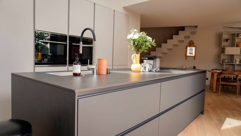 Cuisine haut de gamme sur mesure Schüller installée sur Nîmes par Showroom443