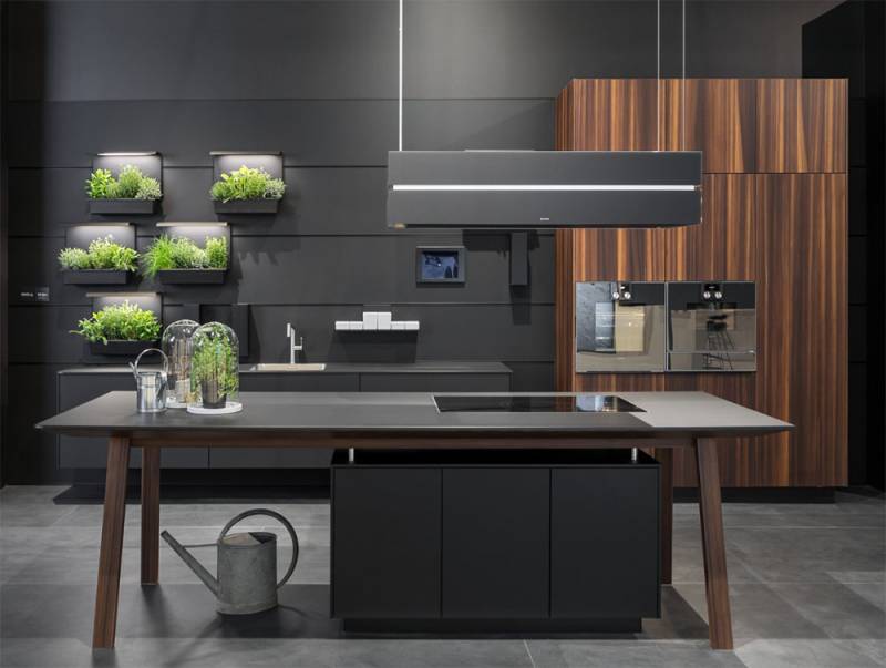 Cuisine noire Next125 près d'Uzès pour une décoration chic et moderne