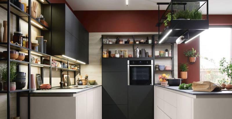 Quel est le prix d'une cuisine design équipée sur mesure Schüller chez Showroom443 à Nîmes dans le Gard