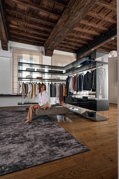 Aménagement d'un dressing de luxe Lago sur mesure chez Showroom443