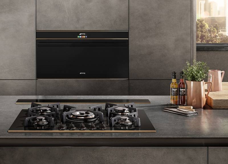 Ensemble électroménagers de la gamme Dolce Stil Novo de la marque Smeg chez Showroom443 à Nîmes