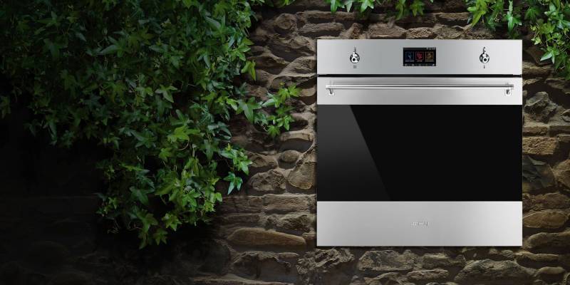 Four de la gamme Classica de la marque d'électroménagers Smeg chez Showroom443 à Nîmes