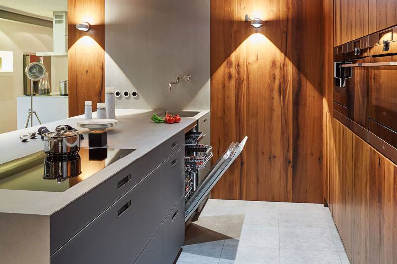 Cuisine avec habillage mural en chêne ancien next125 sur Nîmes