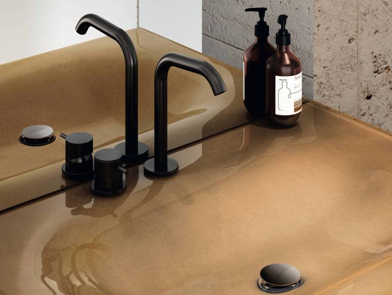 Plan de toilette design avec vasque intégrée Lago sur mesure pour une salle de bain moderne à Nîmes