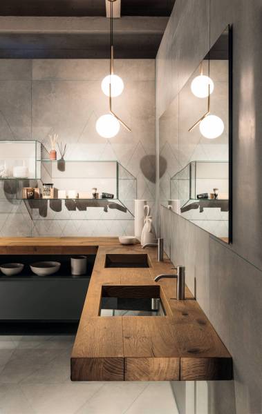 Plan de toilette bois Wildwood et vasque en verre transparent chez Showroom443 à Nîmes