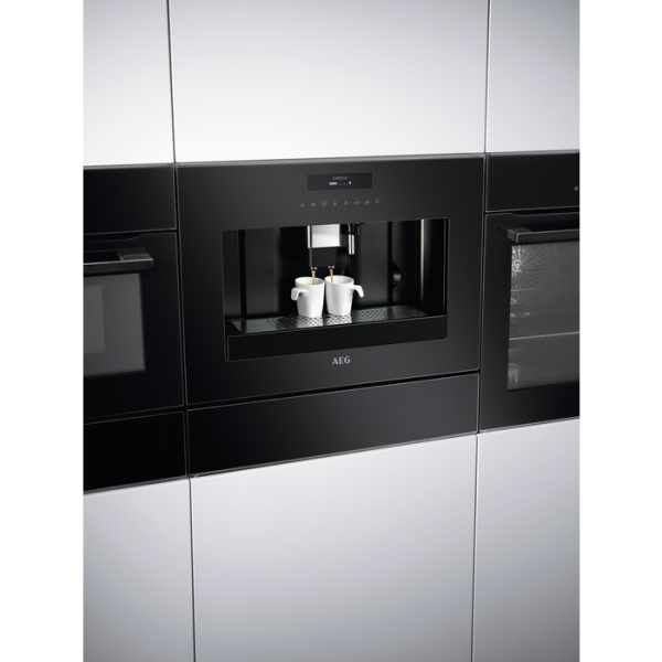 La machine à café encastrable AEG dans votre cuisine design et haut de gamme à Nîmes