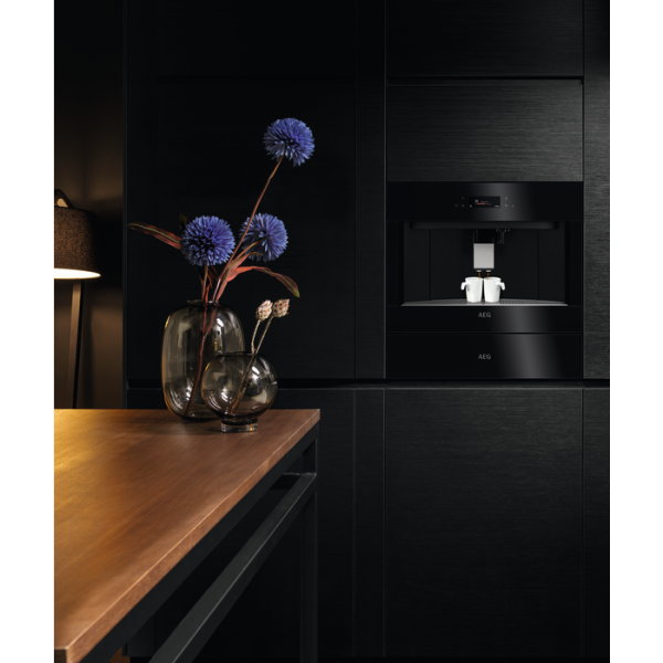 La machine à café encastrable AEG dans votre cuisine design et haut de gamme à Nîmes