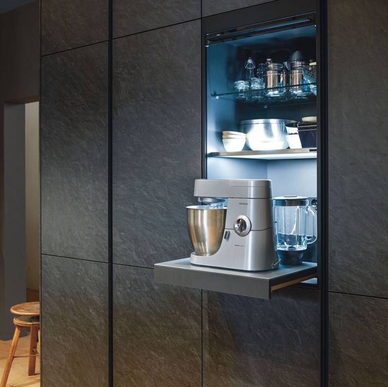 Meuble petit déjeuner rideau verre noir Schüller à Nîmes