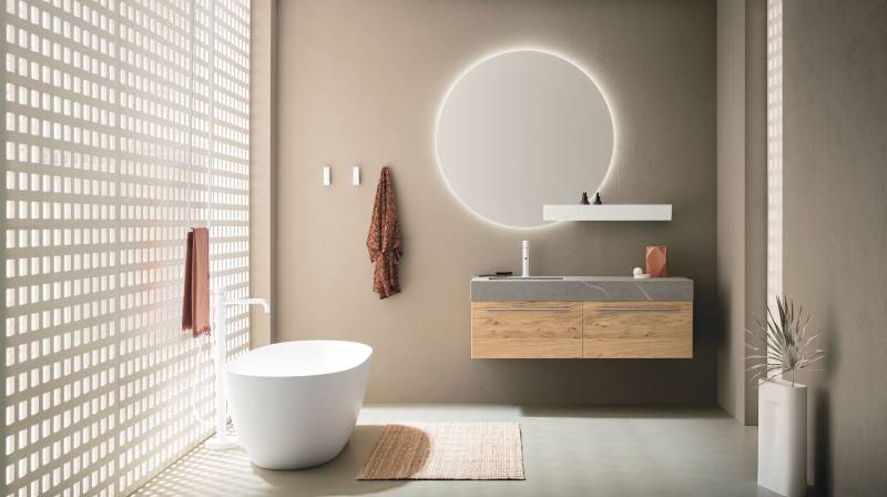Salle de bain moderne avec meuble vasque suspendu chez Showroom443 