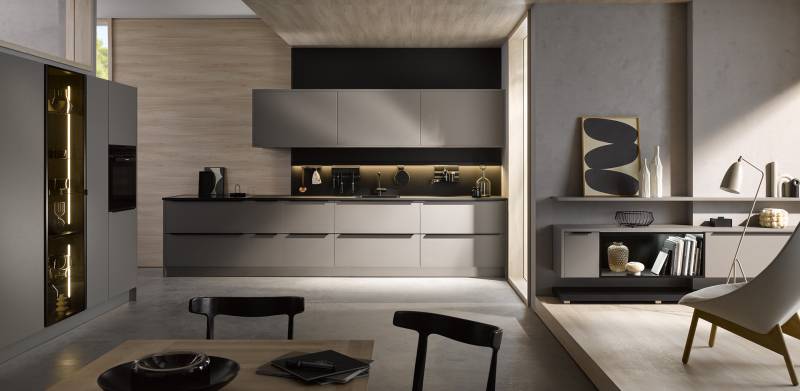 Une cuisine équipée sur mesure pour un petit espace chez Showroom443 à Nîmes