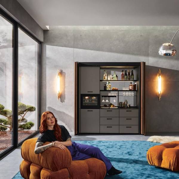 Une cuisine en bois moderne avec ilot central pour manger près de Montpellier