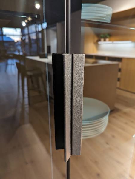 poignée vitrine next125 d'exposition, tendance de la cuisine contemporaine 2023/2024 à Nîmes à côté de Montpellier