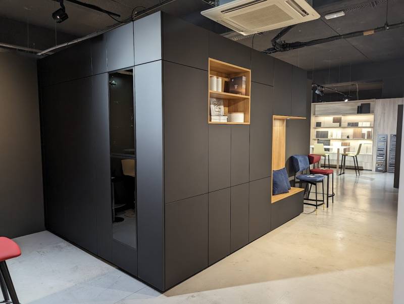 aménagements et compléments de cuisine sur mesure avec porte dérobée au Showroom443 de Nîmes