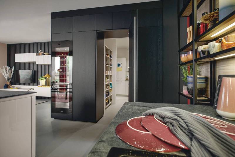 porte dérobée sur mesure bois noir teinté à Nîmes proche de Montpellier