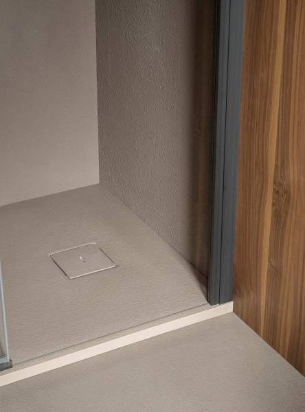 zoom sur le receveur de salle de bain en pierre sur mesure à Nîmes dans le Gard