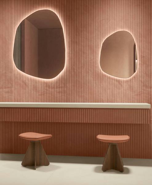 Nouvelles couleurs et textures en Dekton pour une salle de bain originale et contemporaine à Nîmes