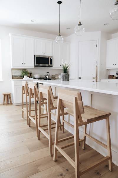 Une chaise haute design pour votre ilot central de cuisine chez Showroom443