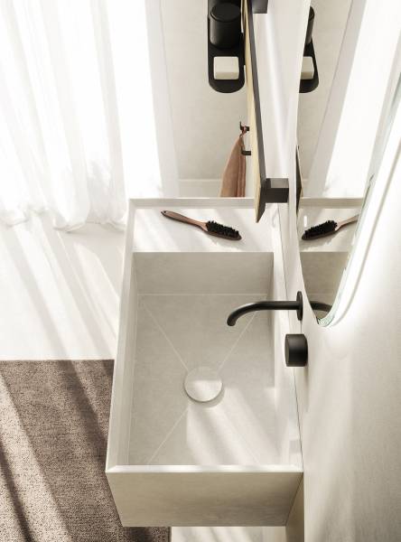 Vasque moderne suspendue en céramique beige ARBI chez showroom443 à Nîmes