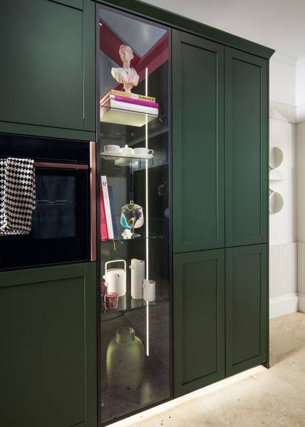 vitrine Schüller dans linéaire, tendance de la cuisine contemporaine 2023/2024 à Nîmes